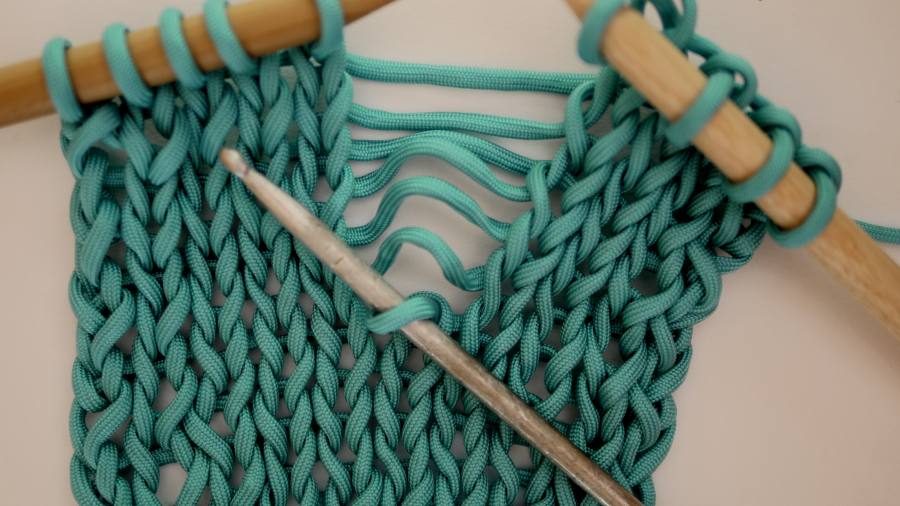 Unravel column to twisted stitch